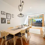 Spacious Glebe Luxe House 2Br, 2Ba, Free Lockable Parking And Entertainer\'S Kitchen