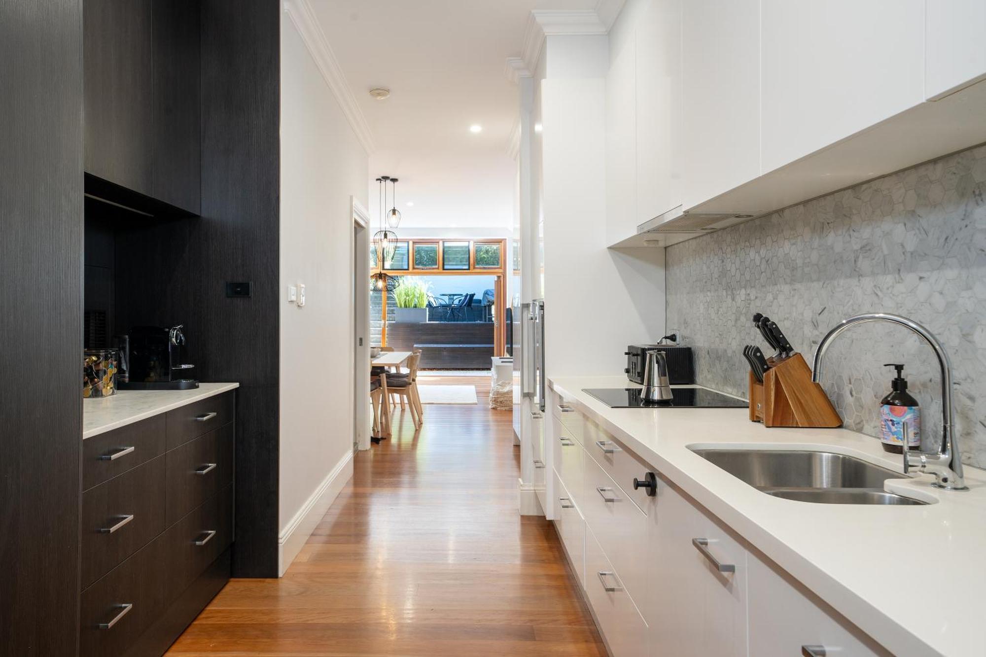 Ferienhaus Spacious Glebe Luxe House 2br, 2ba, Free Lockable Parking And Entertainer's Kitchen *