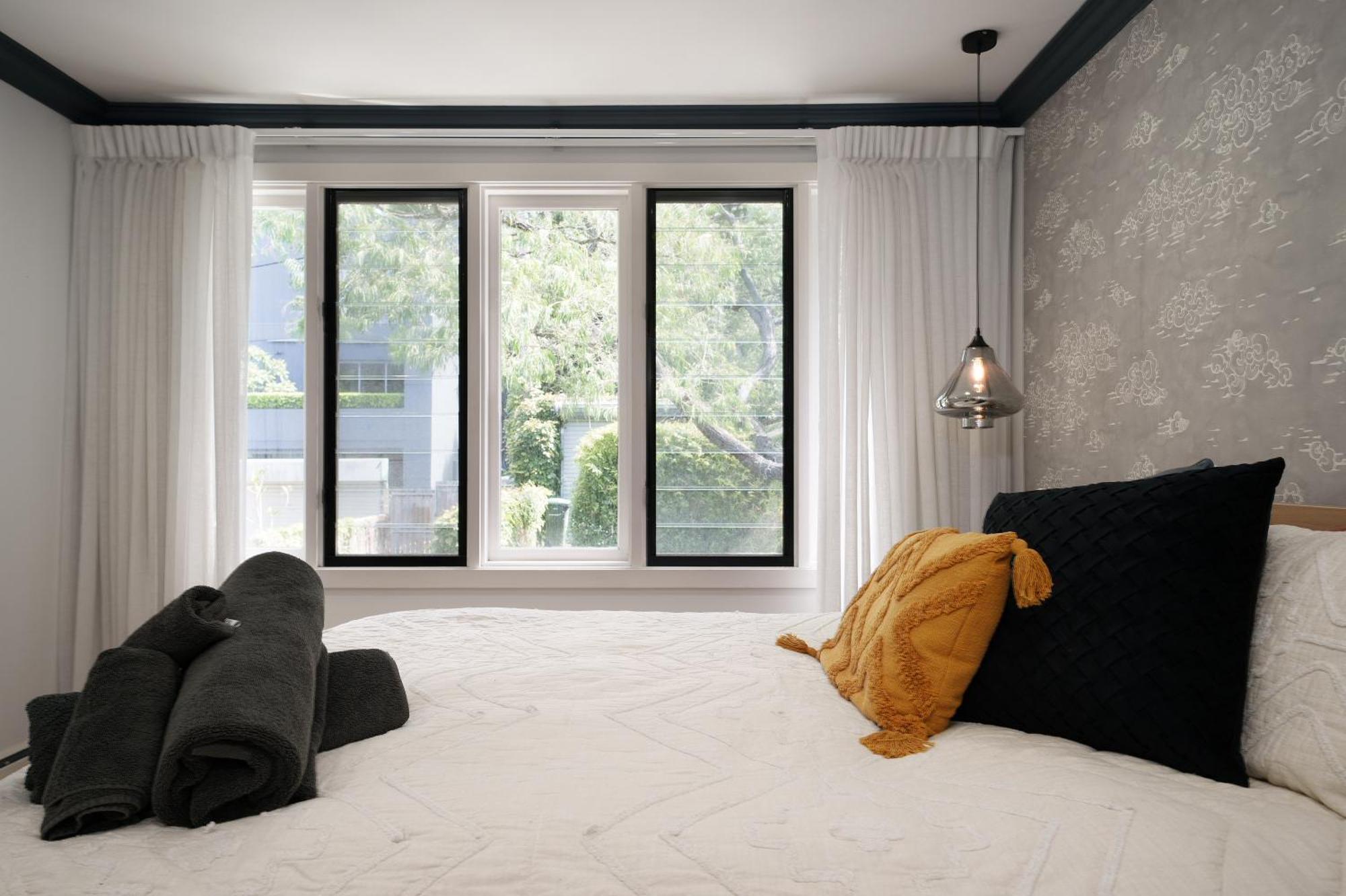 Spacious Glebe Luxe House 2br, 2ba, Free Lockable Parking And Entertainer's Kitchen *