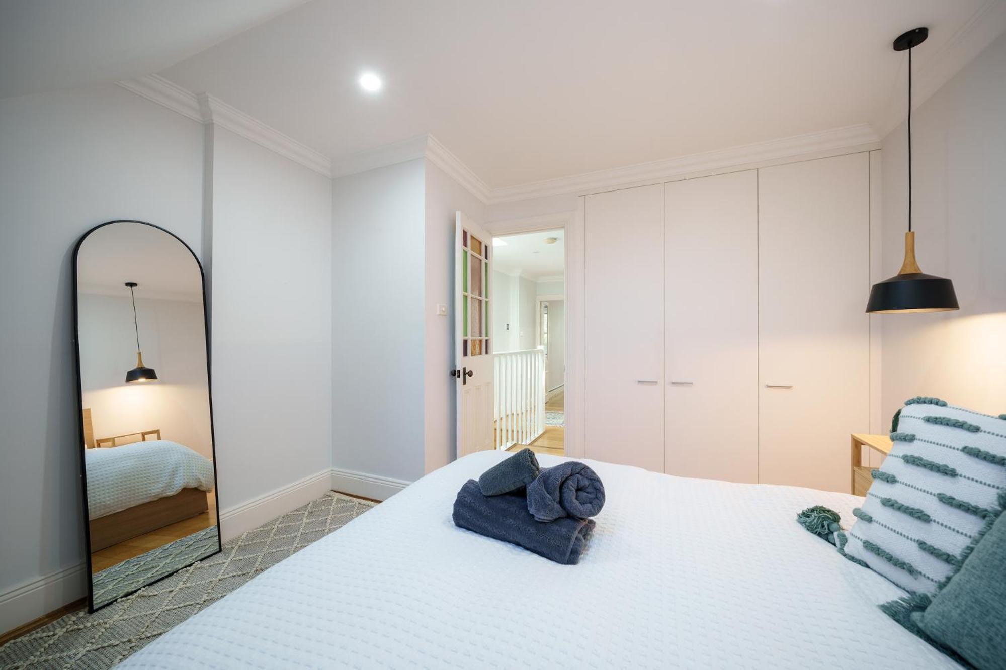 Spacious Glebe Luxe House 2br, 2ba, Free Lockable Parking And Entertainer's Kitchen Ferienhaus
