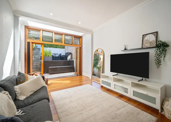 Spacious Glebe Luxe House 2Br, 2Ba, Free Lockable Parking And Entertainer\'S Kitchen
