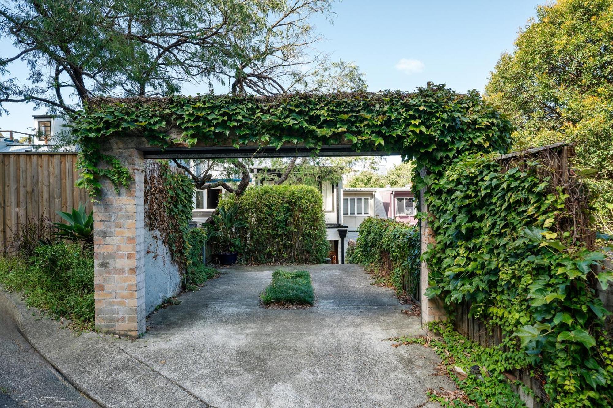 Spacious Glebe Luxe House 2br, 2ba, Free Lockable Parking And Entertainer's Kitchen Holiday home *