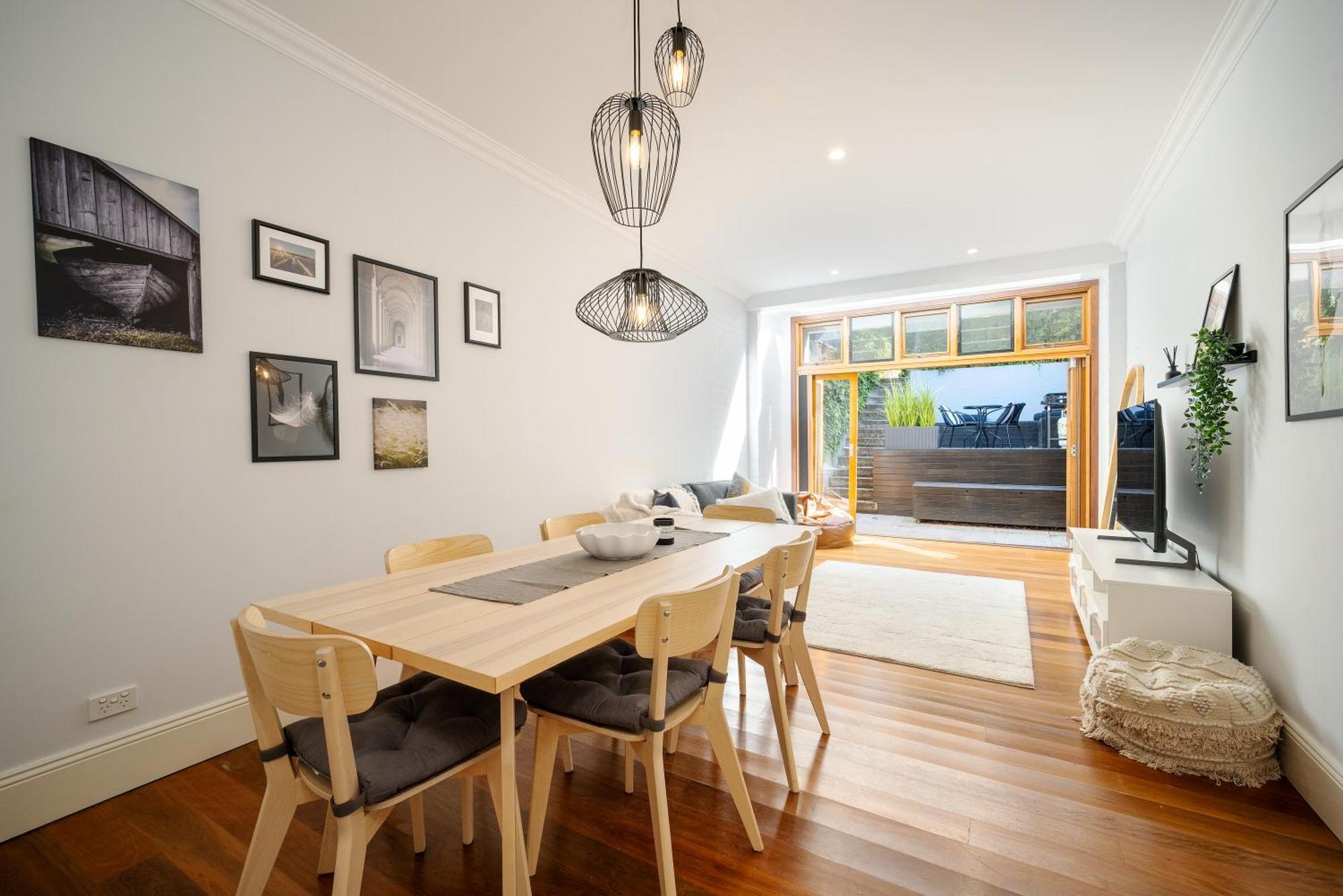 Spacious Glebe Luxe House 2br, 2ba, Free Lockable Parking And Entertainer's Kitchen Holiday home Sydney